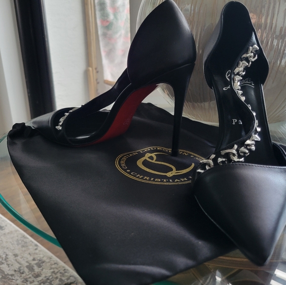 Christian Louboutin - Picture 6 of 7